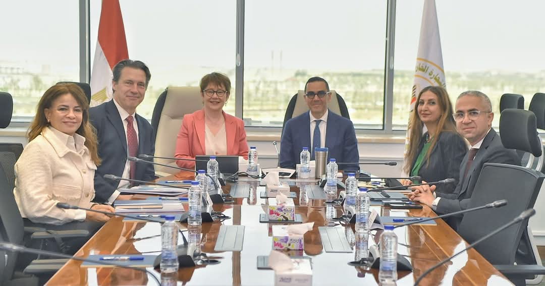 وزير الاستثمار يعقد إجتماع مع رئيسة البنك الأوروبي لتعزيز التعاون المشترك والاستثمارات