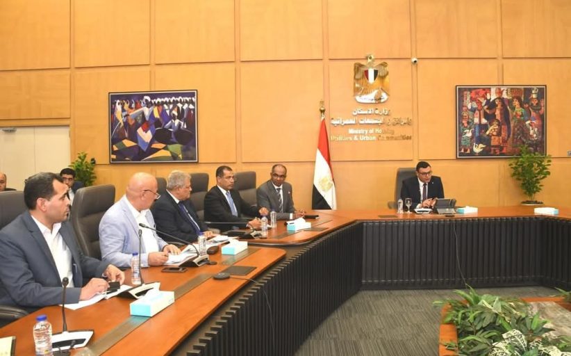 وزير الإسكان يتابع مشروعات المبادرة الرئاسية 