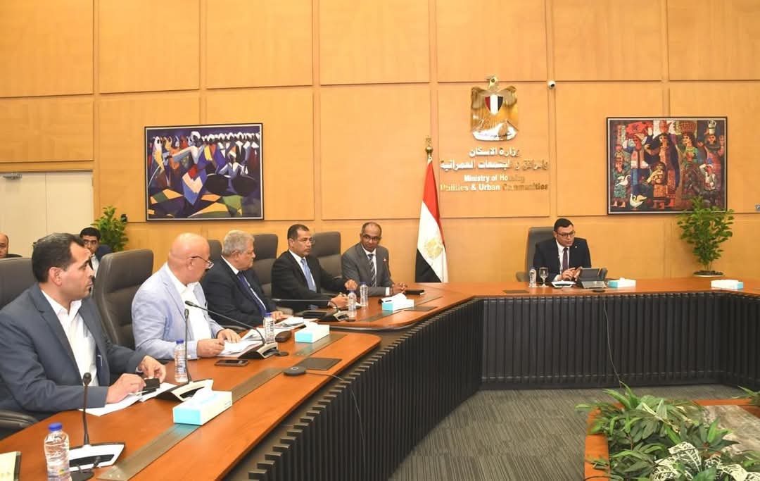 وزير الإسكان يتابع مشروعات المبادرة الرئاسية 