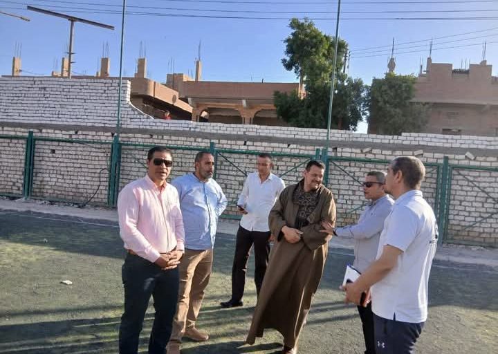 محافظ أسيوط: بدء تطوير ملعب النجيل الصناعي بمركز شباب بني رافع