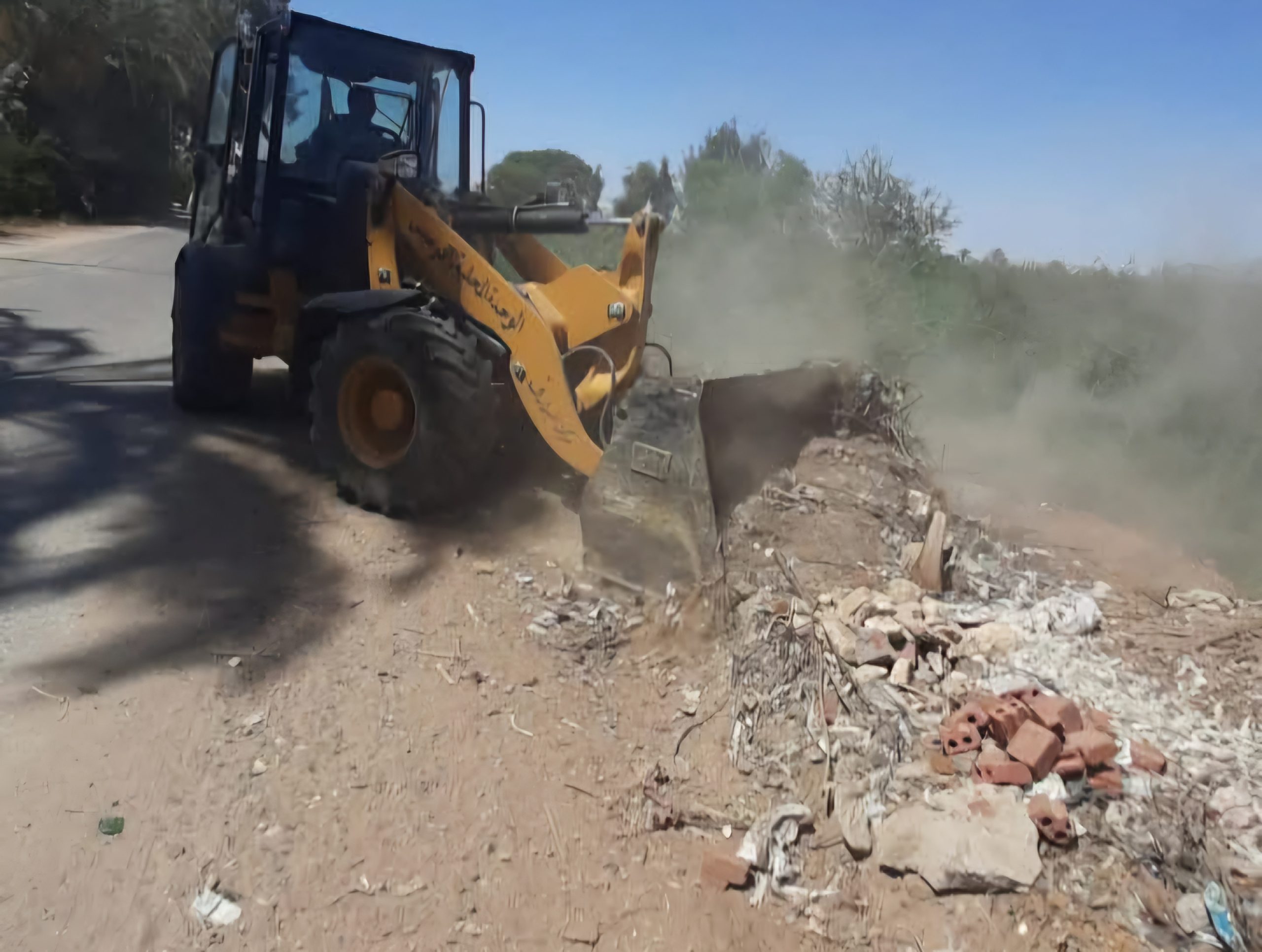 محافظ أسيوط: استمرار جهود رفع مخلفات تطهير الترع بقرية النواميس في مركز البداري