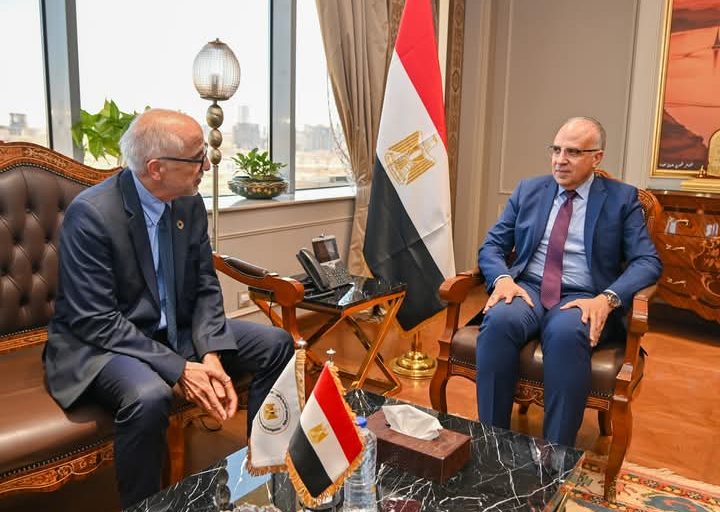 وزير الري يبحث مع مدير معهد البحر الأبيض المتوسط للمياه تعزيز التعاون البحثى في مجال المياه