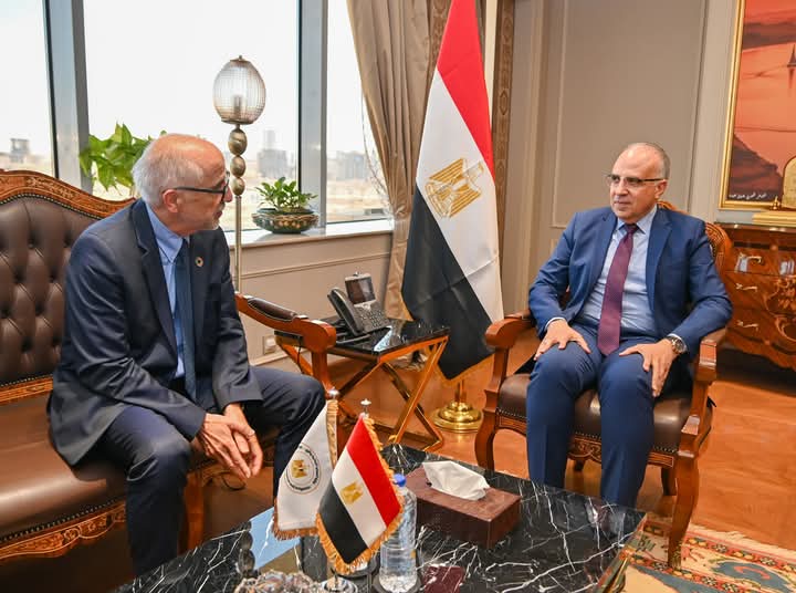 وزير الري يبحث مع مدير معهد البحر الأبيض المتوسط للمياه تعزيز التعاون البحثى في مجال المياه