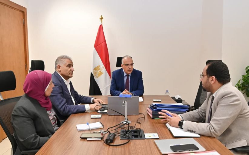وزير الري يتابع موقف مشروع المسار الناقل لمياه الصرف الزراعي لمحطة المعالجة في الدلتا