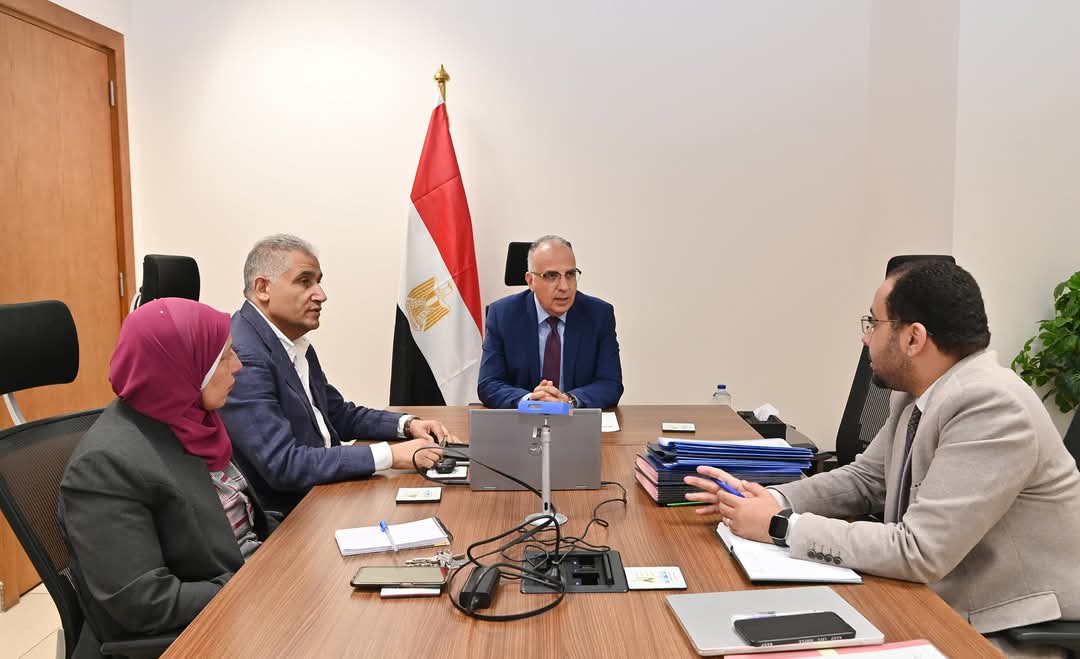 وزير الري يتابع موقف مشروع المسار الناقل لمياه الصرف الزراعي لمحطة المعالجة في الدلتا