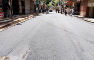 محافظ أسيوط يتابع أعمال الرصف بشارع مجلس المدينة بالبداري