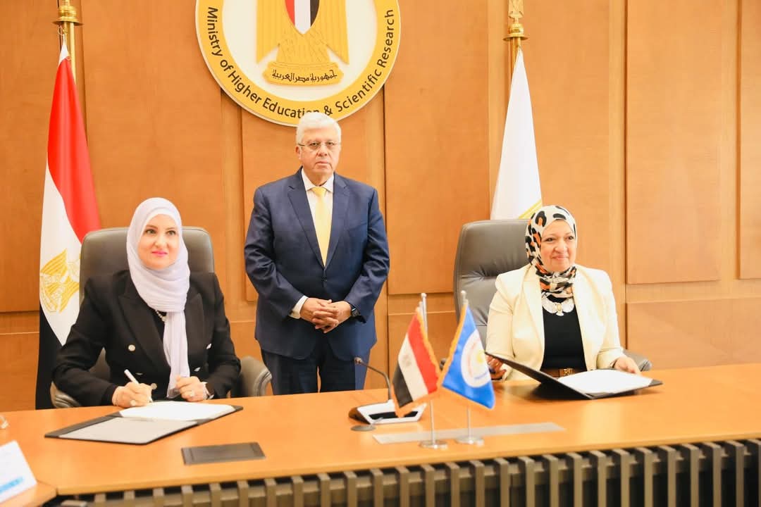 وزير التعليم العالي يشهد توقيع بروتوكول تعاون لتأهيل العمالة الفنية في التكنولوجيا