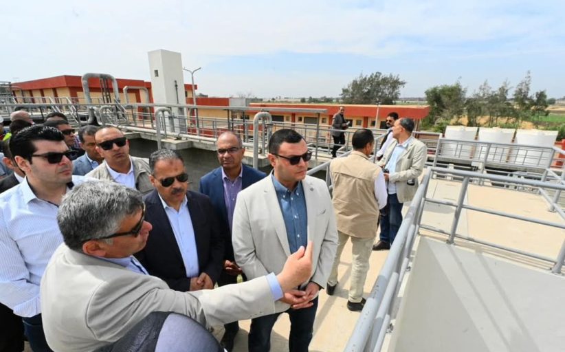 وزير الإسكان ومحافظ الشرقية يتفقدا مشروعات المياه والصرف الصحي