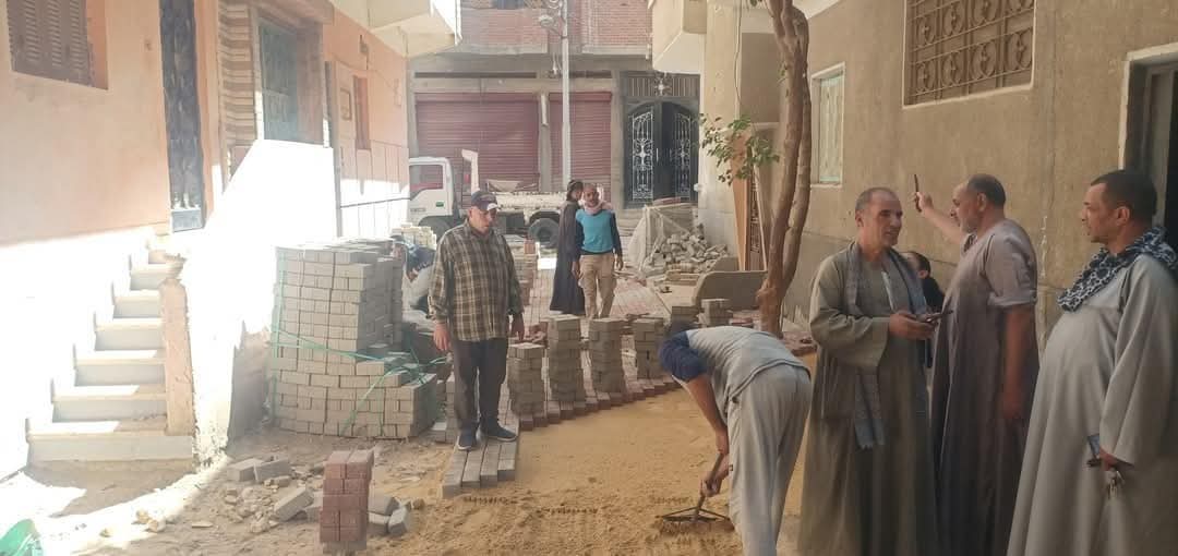 محافظ أسيوط: استمرار أعمال تطوير شوارع البداري بتركيب بلاط الإنترلوك