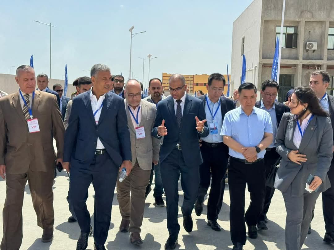 نائب وزير الإسكان يتفقد مصنع 