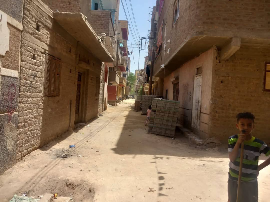 محافظ أسيوط: تنفيذ أعمال بلاط الإنترلوك في منطقتي الصفصافة والغربية بأبنوب