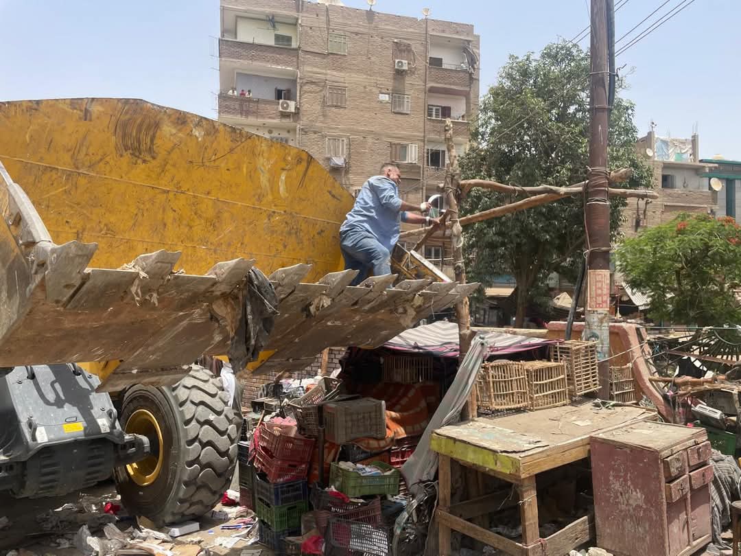 محافظ أسيوط: حملات مكثفة لإزالة إشغالات وتعديات الباعة الجائلين بمركز الفتح
