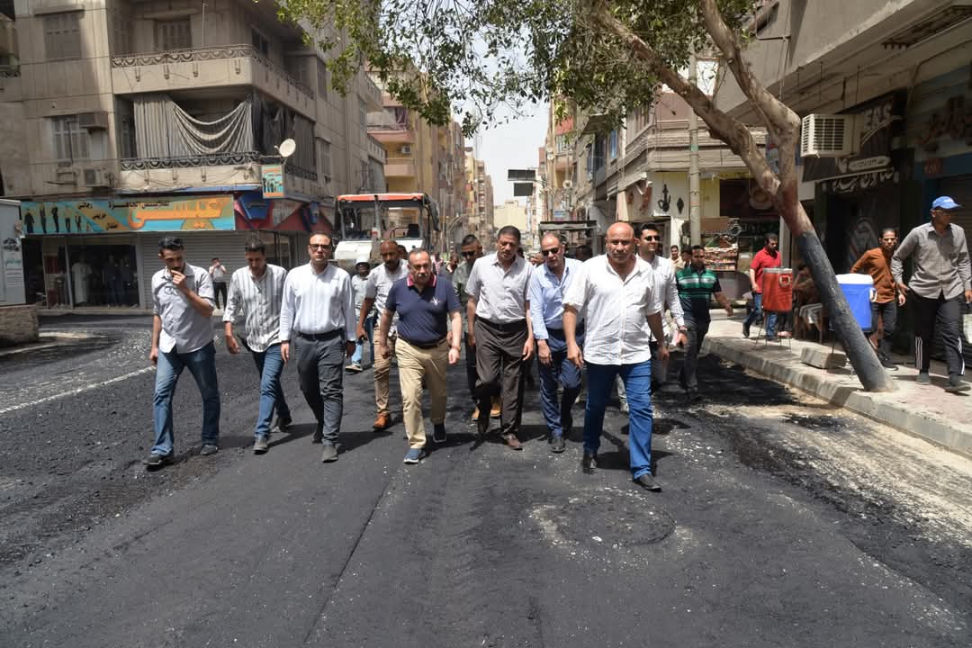 محافظ أسيوط يتابع ميدانيًا أعمال تطوير ورصف شارع 26 يوليو