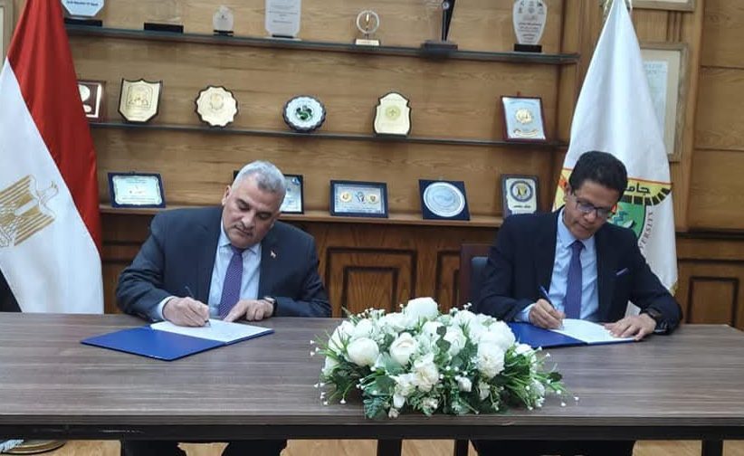 جهاز حماية وتنمية البحيرات وجامعة بنها يوقعان بروتوكول لتعزيز التعاون
