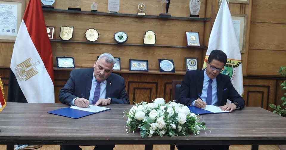 جهاز حماية وتنمية البحيرات وجامعة بنها يوقعان بروتوكول لتعزيز التعاون