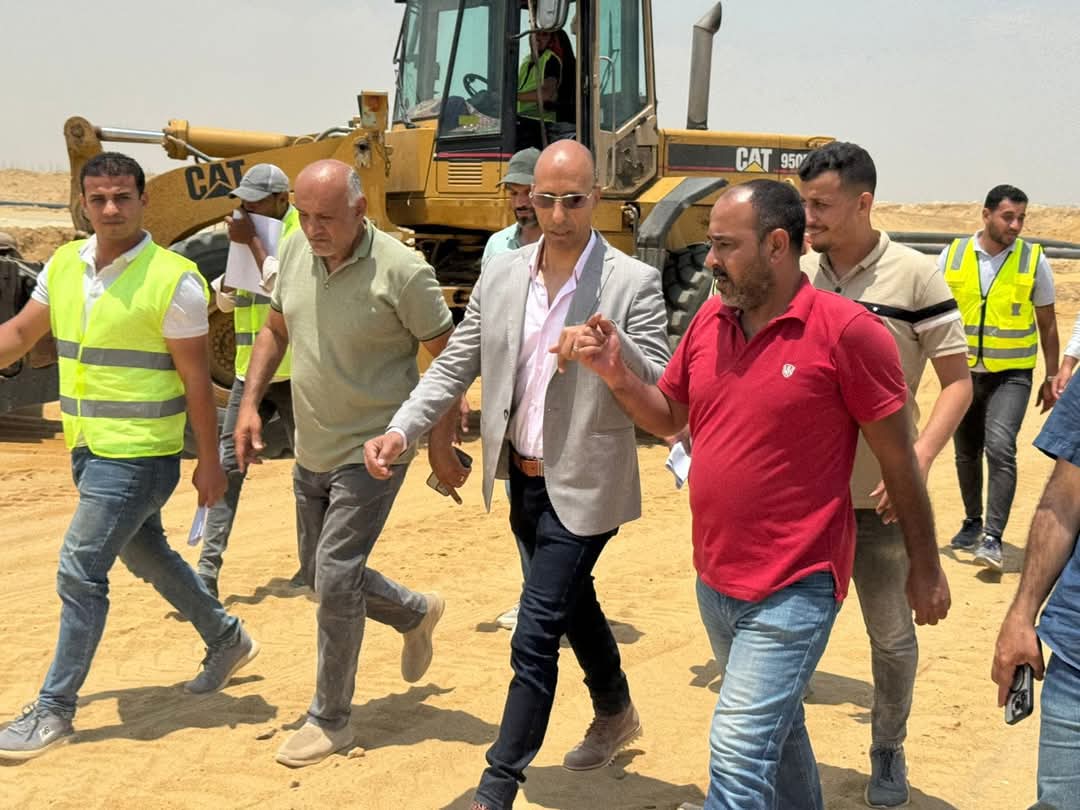 وزير الإسكان يتابع مشروعات المرافق والطرق الجارية بالتوسعات الجنوبية