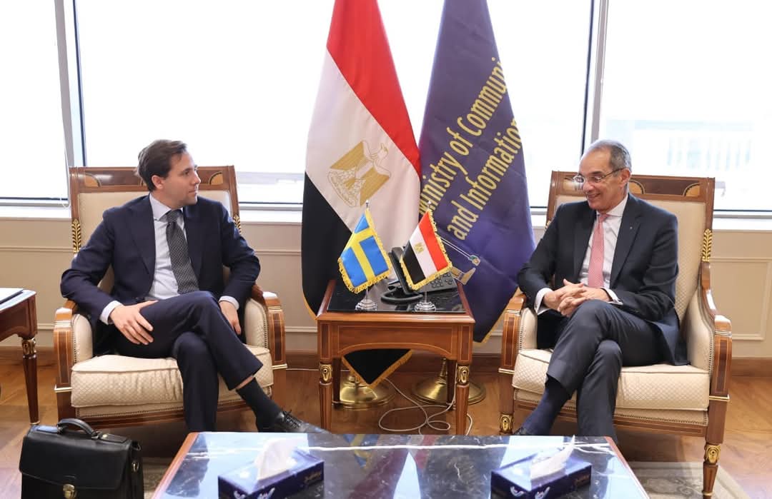 وزير الاتصالات يبحث مع وزير التجارة السويدى سبل تعزيز التعاون المشترك