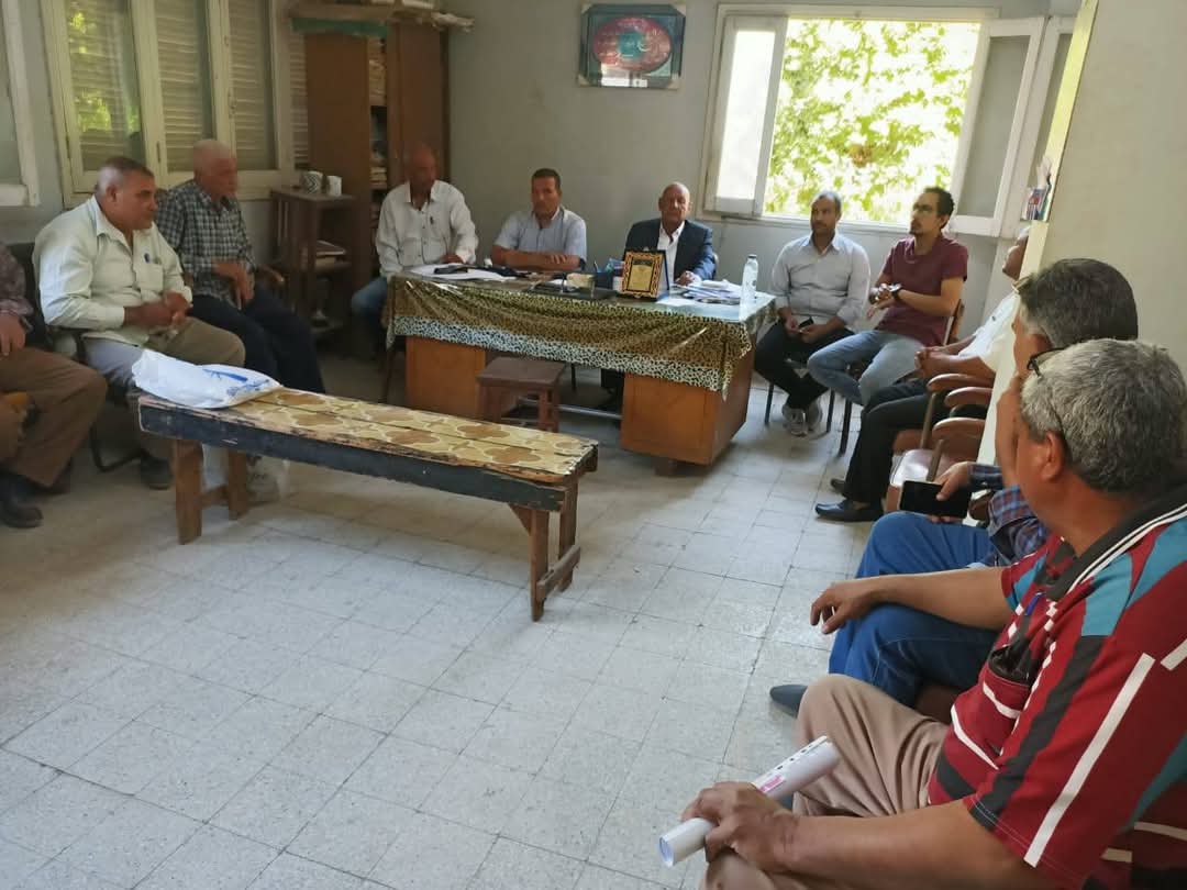 محافظ أسيوط يؤكد أهمية الإرشاد الزراعي والدعم الفني