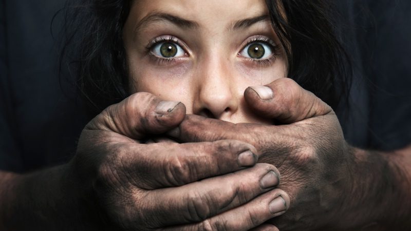 أنقذ طفلك.. أعراض يمكن أن تظهر على الطفل الذي يتعرض للتحرش وكيفية التصرف الصحيح