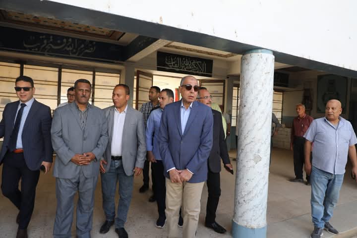 محافظ المنيا يتفقد مشروعات تعليمية وصحية بأبو قرقاص، ويؤكد: التعليم والصحة على رأس أولويات الدولة