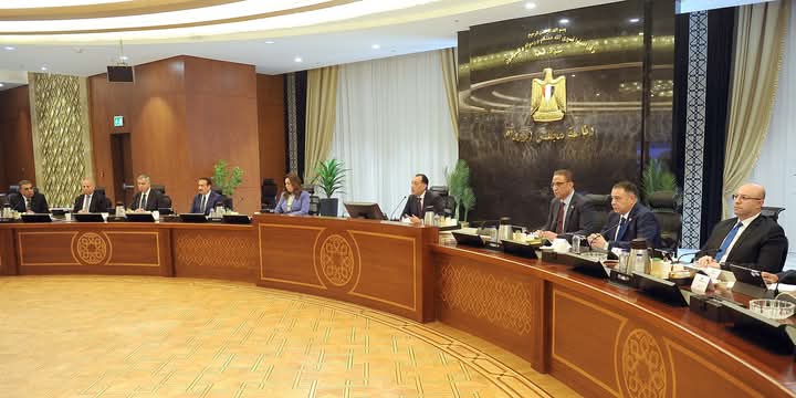 مدبولي يُكلف المحافظين ومديري الأمن بمتابعة ملفات مخالفات البناء و الأسواق والاستعداد للانتخابات