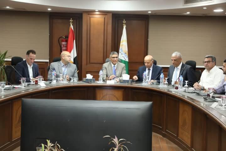 محافظ الجيزة يناقش أعمال إنشاء مستشفى بولاق الدكرور العام الجديد