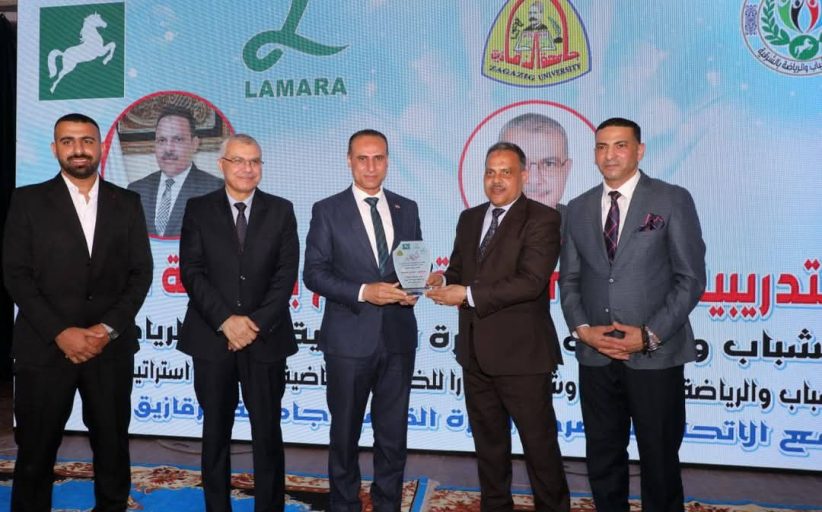 محافظ الشرقية يكرم وكيل وزارة الصحة في ختام ورشة تدريب مدربي كرة القدم بجامعة الزقازيق