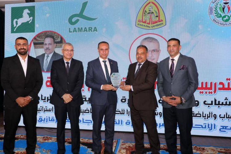 محافظ الشرقية يكرم وكيل وزارة الصحة في ختام ورشة تدريب مدربي كرة القدم بجامعة الزقازيق