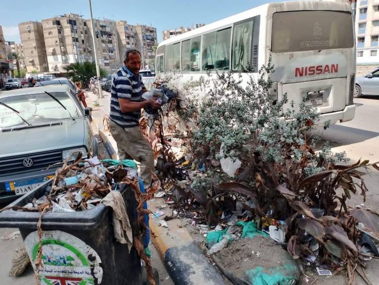 محافظ بورسعيد يشدد على تطوير منظومة المخلفات وتحسين البيئة بحي المناخ