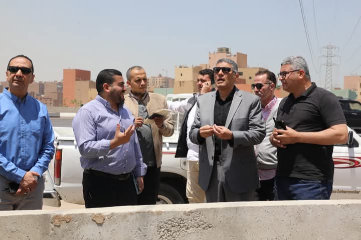 محافظ الجيزة يتابع تطوير محيط الأهرامات والمتحف الكبير استعدادًا للافتتاح