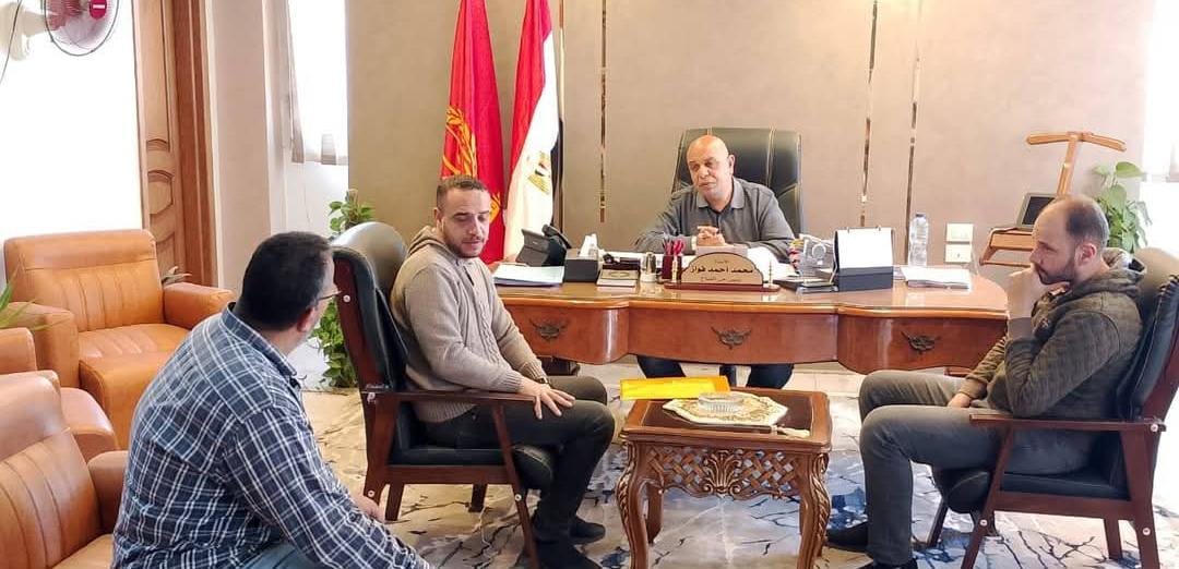 رئيس حي المناخ ببورسعيد يواصل لقاءاته الأسبوعية مع المواطنين والاستجابة الفورية