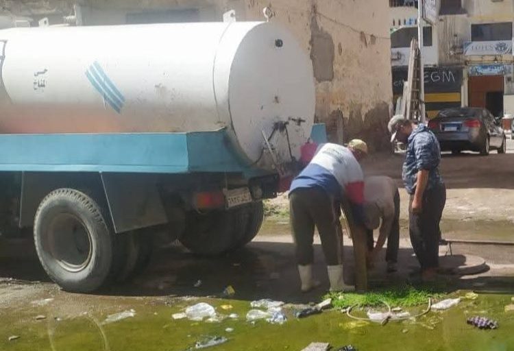 محافظ بورسعيد يوجه برفع كفاءة الخدمات وتكثيف أعمال النظافة والرصف بحي المناخ