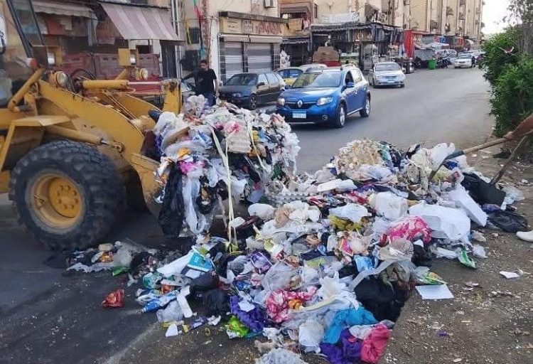 بورسعيد تواصل حملات النظافة المكثفة بحي المناخ لرفع كفاءة الشوارع وتحسين البيئة
