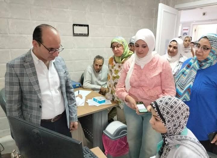 زيارة مفاجئة لرئيس صحة القاهرة لمركزي الشروق وبدر الطبيين