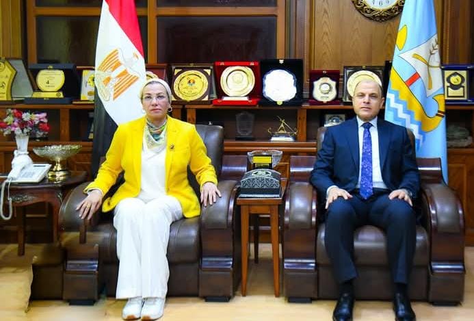 وزيرة البيئة تلتقى محافظ كفرالشيخ قبيل انطلاق مؤتمر 