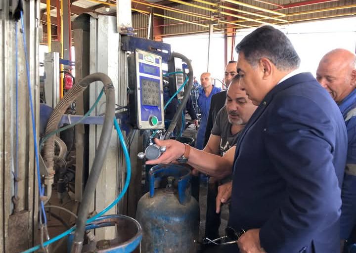محافظ الدقهلية يفاجئ محطة غاز بسنديلة، ويضبط تلاعب الأوزان