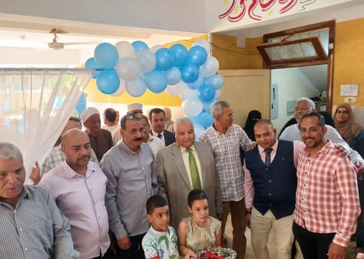 وكيل وزارة التعليم بالأقصر يفتتح معرض الوحدة المنتجة بإدارة الزينيه التعليمية