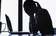 القانون لا يرحم.. تعرفي كيف لا تصبحي ضحية للمتحرش وطريقة الإبلاغ عنه وبخصوصية تامة