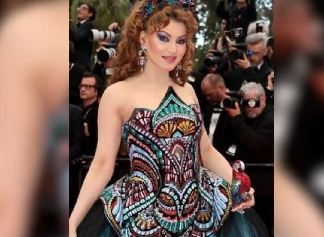 أورفاشي راوتيلا تُثير الجدل في مهرجان كان بحقيبة 