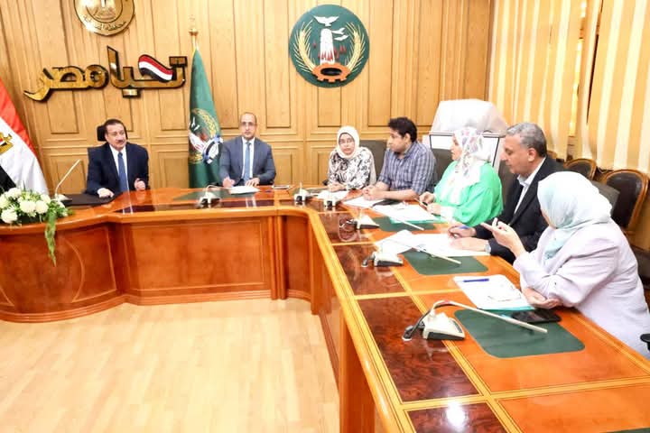 محافظ المنوفية يناقش قبول الطلاب بالمدارس الرسمية، ويقرر التوسع بالمدارس