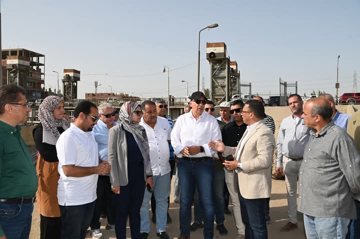 وزير الري يتفقد أعمال تطهيرات الترع بمحافظتى القليوبية والشرقية 