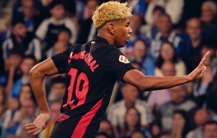 بثنائية يامال ولوبيز في شباك إسبانيول، برشلونة يتوج بلقب الليجا