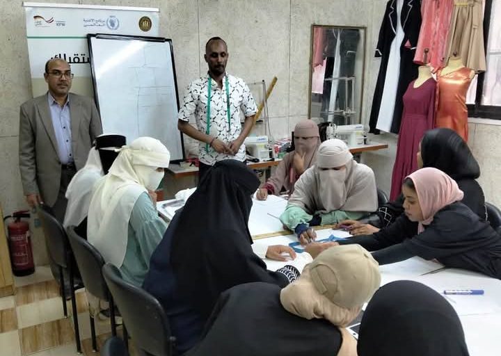 محافظ أسوان يتابع جهود مديرية العمل لتنفيذ برامج تدريبية مجانية ضمن مبادرة مهنتك مستقبلك