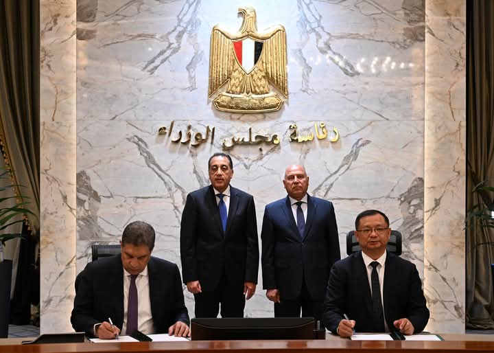 رئيس الوزراء يشهد توقيع اتفاقية لتجميع سيارة طرازات جيتور T1 و T2 محليًا باستثمارات 123 مليون دولار