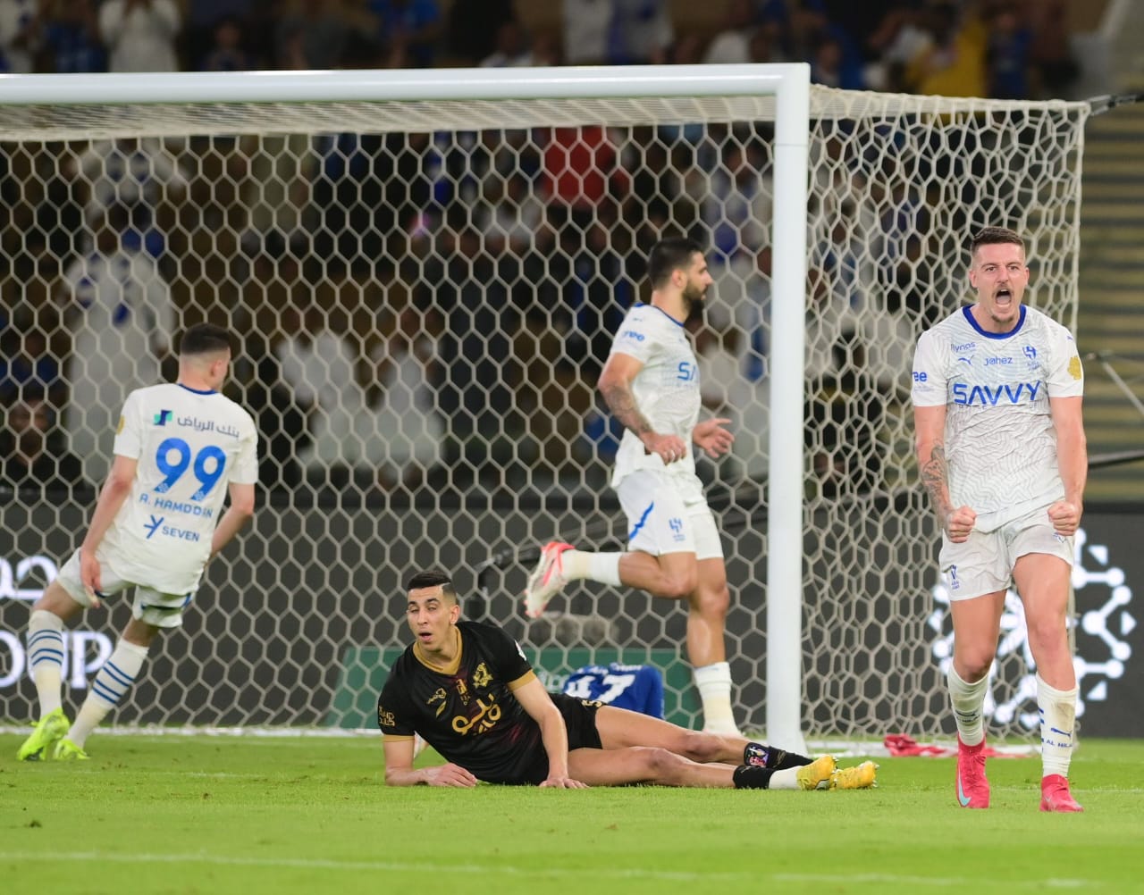 بهدف في الوقت الضائع،الهلال ينجو من الهزيمة أمام الوحدة بدوري روشن