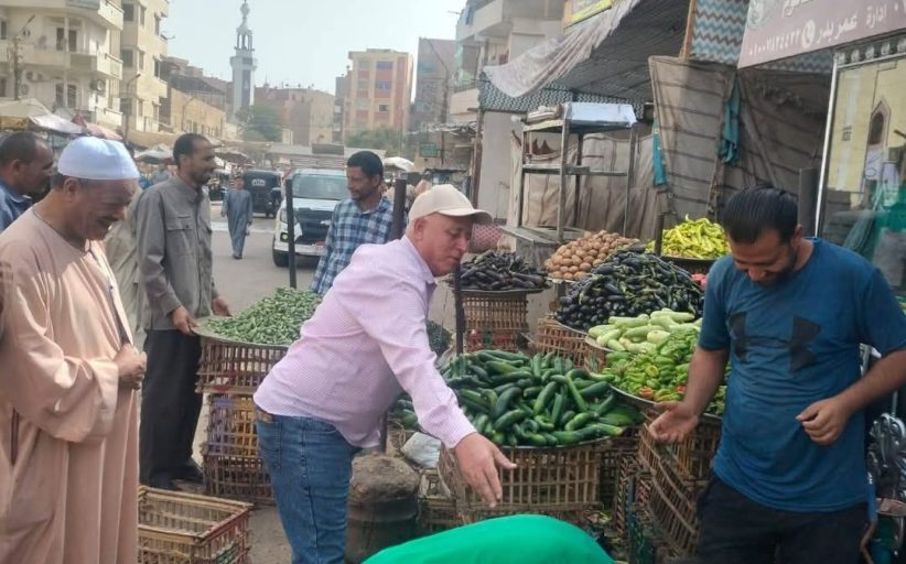 محافظ أسيوط: حملات لإزالة اشغالات وتعديات الباعة الجائلين على شوارع مدينة منفلوط