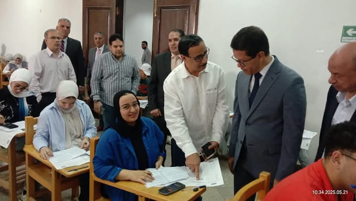 رئيس جامعة بنها يتفقد الامتحانات، ويشيد بانضباط اللجان وتحديث المنشآت
