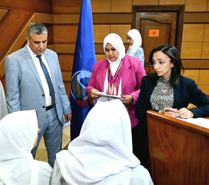 محافظ البحيرة تلتقي المواطنين، وتصدر توجيهات لحل 90 طلبًا فوريًا