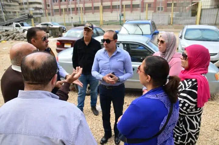 محافظة بورسعيد تنفذ مشروع ساحة انتظار جديدة بشارع عمر مكرم