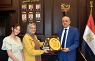 مؤسسة هلا بنور الخير تكرم محافظ الأقصر لدعمه التنمية